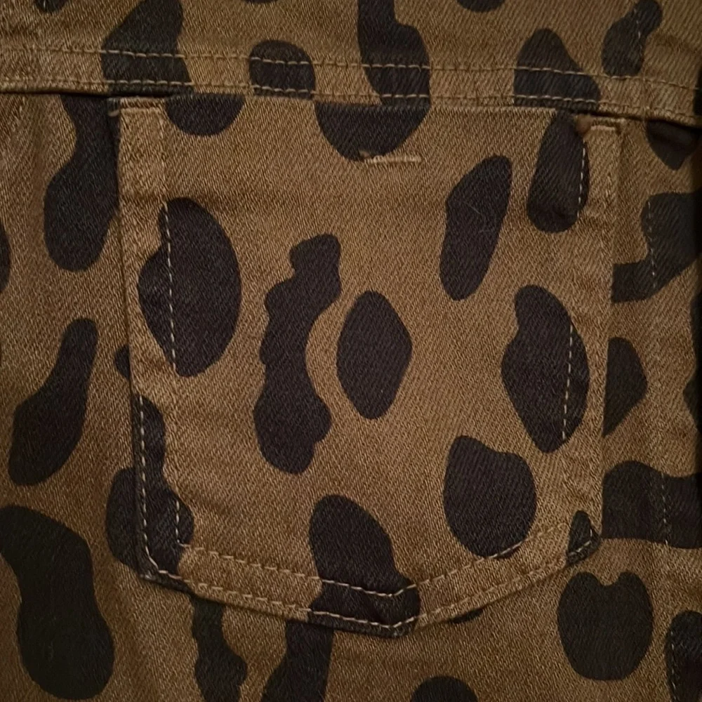 L’AGENCE CELINE CHEETAH PRINT DENIM JACKET - Picture 7 of 13